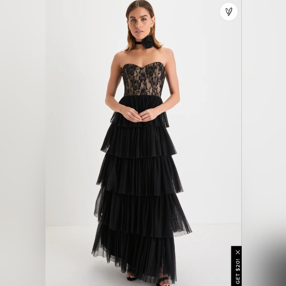 New with tag Lulus Black Lace Tulle Tiered Full length dress medium